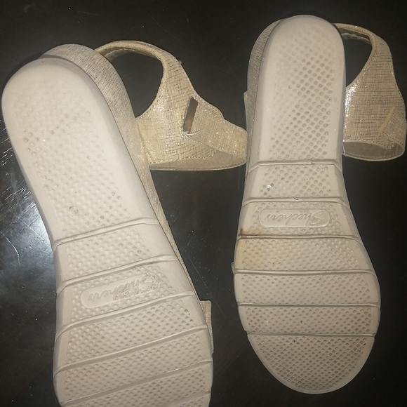 Sandals - Picture 2 of 3